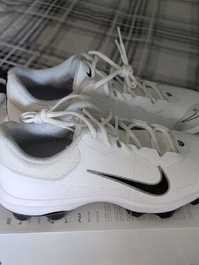 Nike Men’s Force Trout 9 Pro White Athletic Training Sneakers with Silver Swoosh
